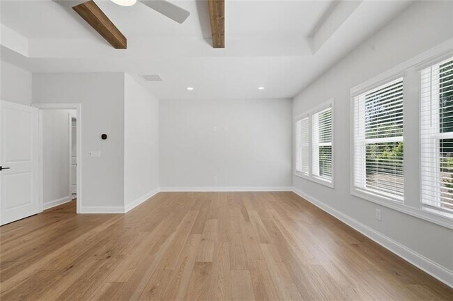 Building Photo - 401 Oakleigh Ave