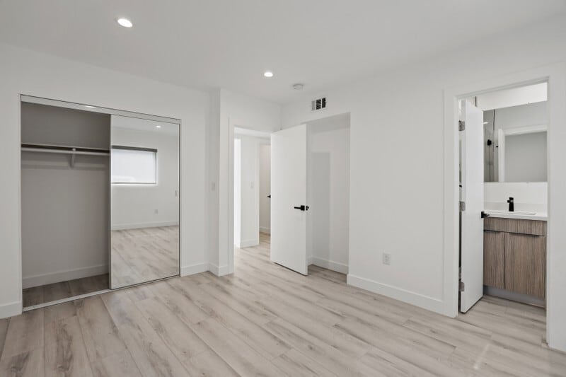 Building Photo - 2034 S Garth Ave