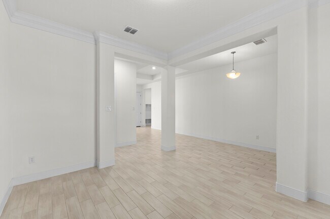 Building Photo - 3839 Balentine