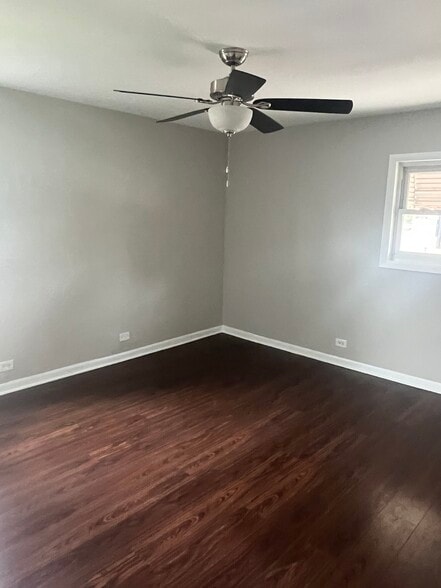 Building Photo - 1050 W Touhy Ave