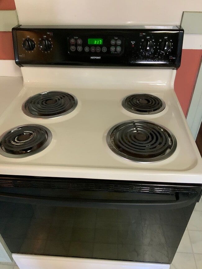 Building Photo - 200 Sunset Dr