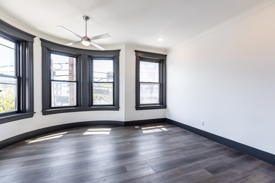 Primary bedroom - 728 E McMillan St