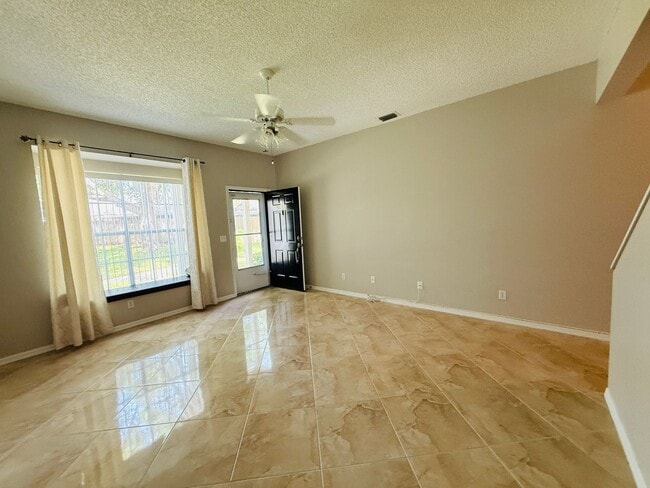 Building Photo - 2843 Thaxton Dr