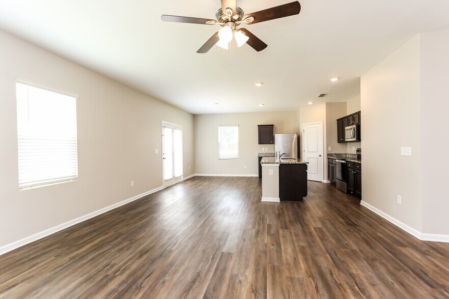 Building Photo - 3695 Place Dr