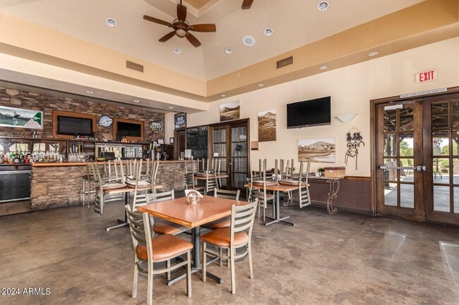 Building Photo - 983 E Palomino Way