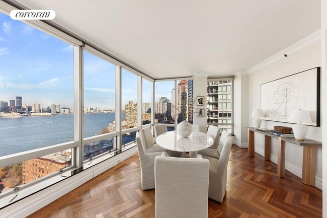 Building Photo - 10 Little W St