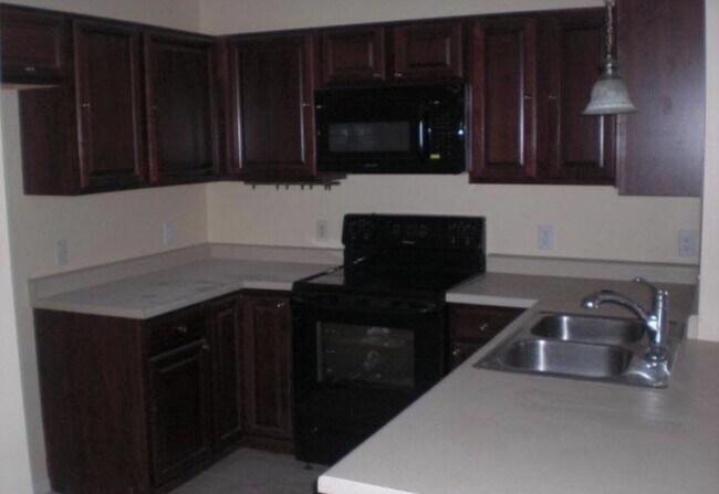 Building Photo - 608 Kingfisher Ln