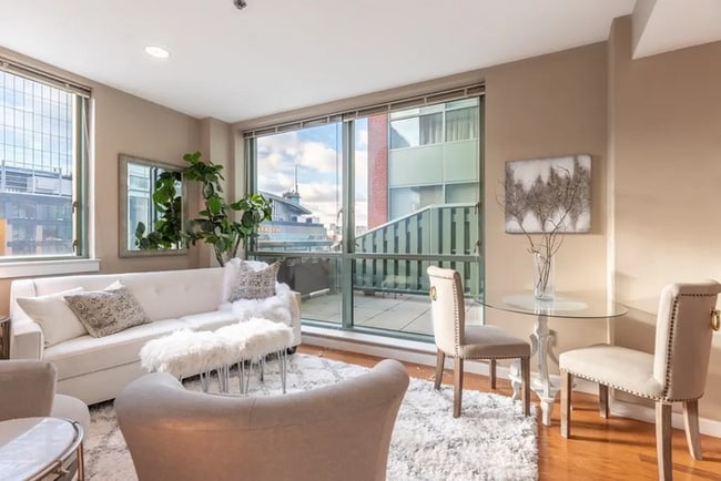 Building Photo - Modern Rental Unit in Prime West End / North Station Location