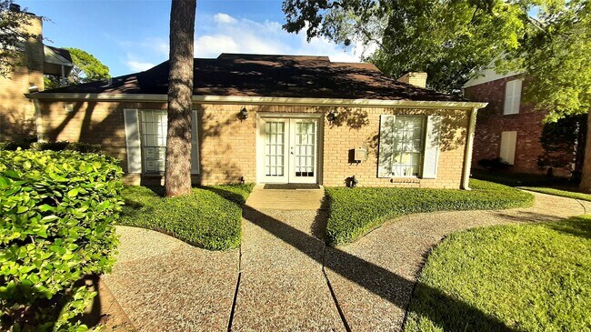 Building Photo - 2800 Jeanetta St