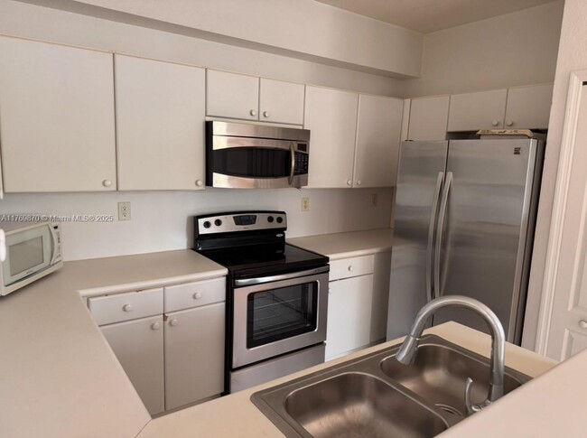 Building Photo - 4405 SW 160th Ave
