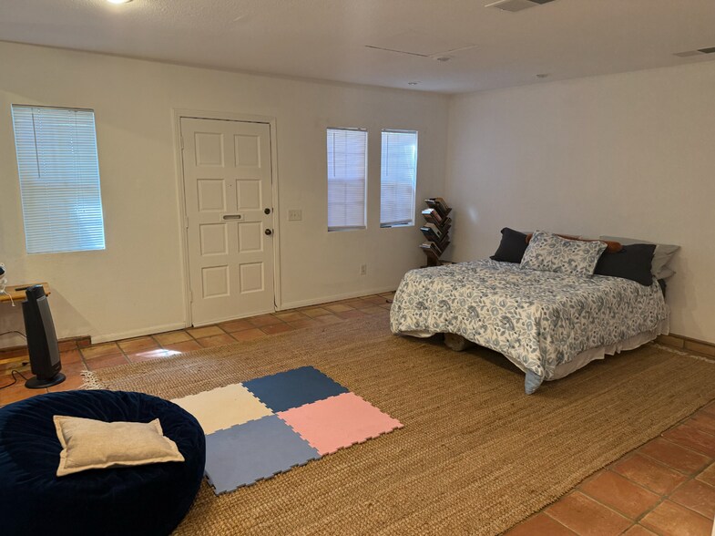 Building Photo - 5408 Morella Ave