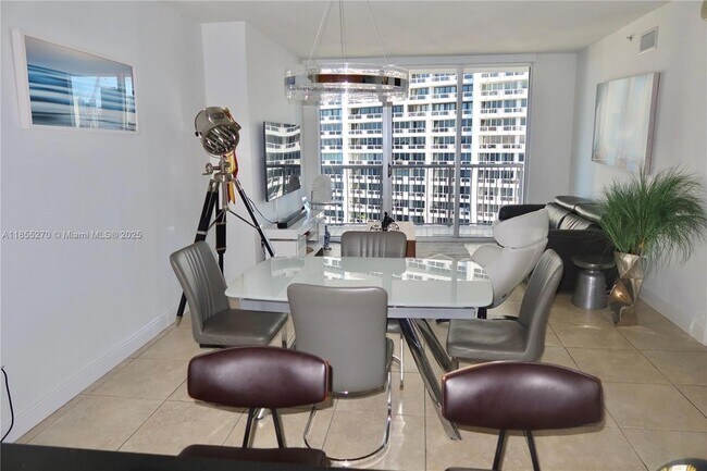 Building Photo - 1750 N Bayshore Dr
