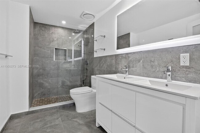 Building Photo - 1625 SE 10th Ave