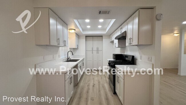 Building Photo - 3 br, 2 bath House - 7609 Kenyon Ave