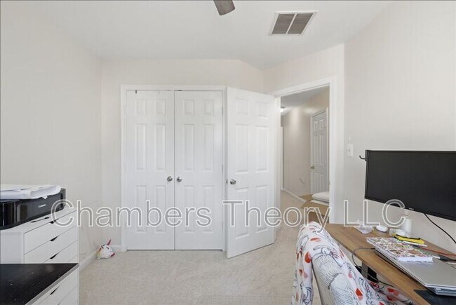 Building Photo - 2447 Clover Field Cir