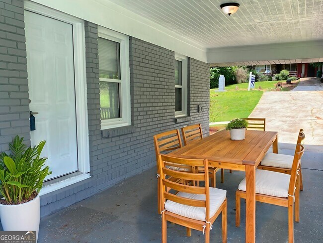Building Photo - 2107 Garden Cir