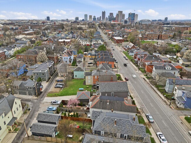 Building Photo - 1102 Summit St