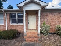 Building Photo - 1110 Chandler Dr