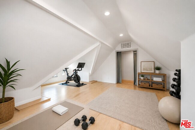 Building Photo - 6457 Surfside Way