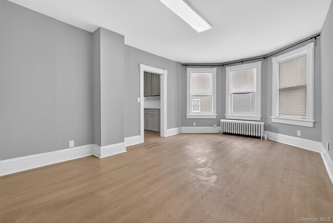 Building Photo - 107 Maple St