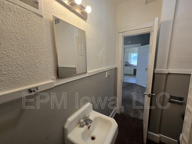 Building Photo - 408 Locust St