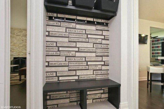 Building Photo - 908 E Hampton Rd