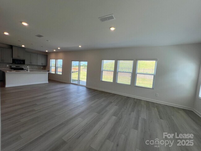 Building Photo - 2141 Sunflower Cir