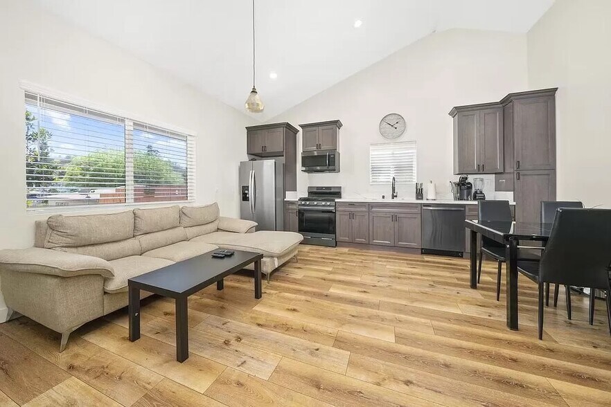 Building Photo - 7519 Graves Ave