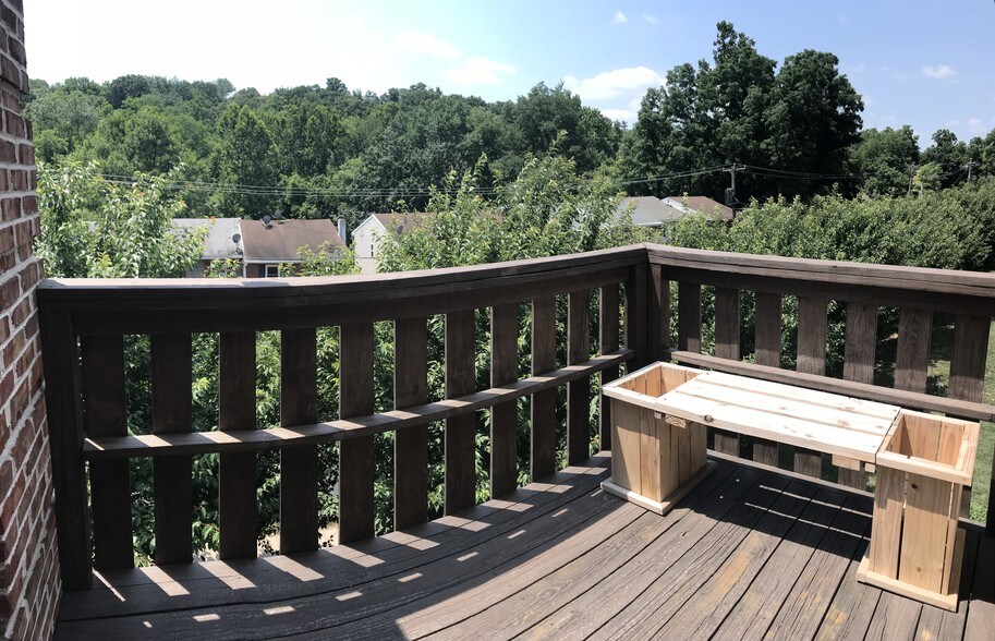 Building Photo - 620 Manatawny St