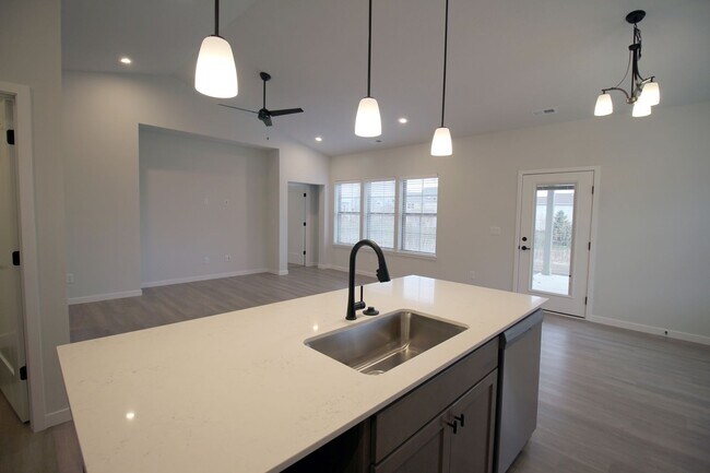 Building Photo - 2206 Rocky Ln