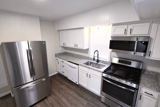 Building Photo - 1453 Woodbirch Ave