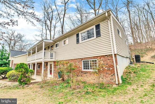 Building Photo - 4415 Elmwood Dr