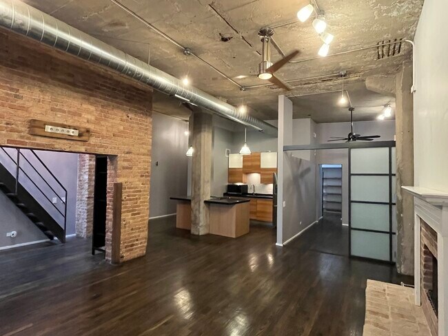 Building Photo - 110 N Peoria St