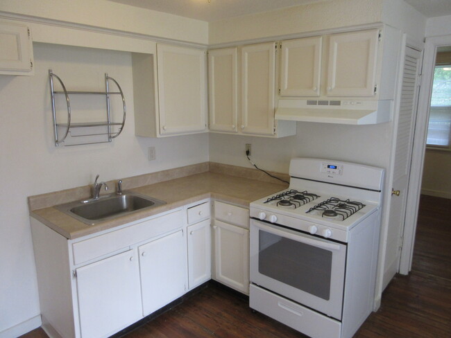 kitchen - 306 W Maple St