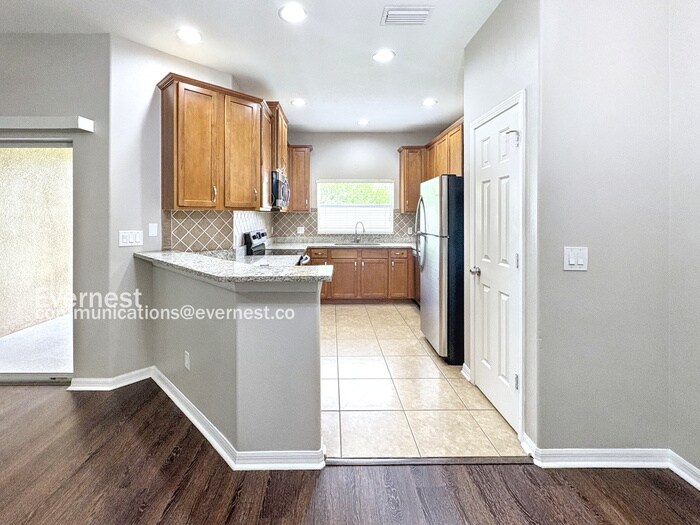 Building Photo - 12806 Belvedere Song Way