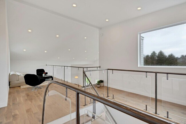 Building Photo - 420 Old Farm Rd