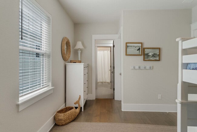 Building Photo - 374 Gulfview Cir