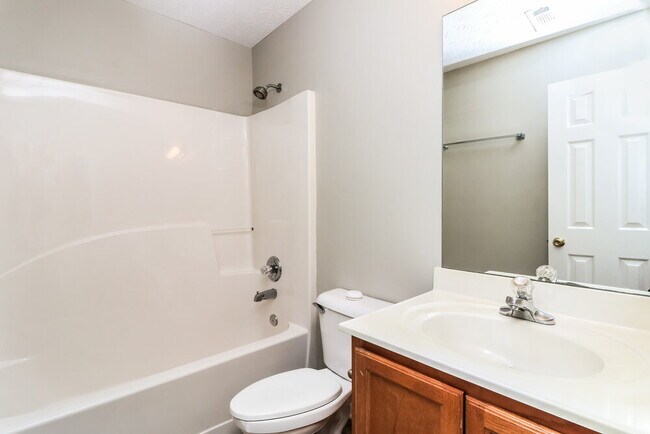 Building Photo - 168 Springbottom Dr SE