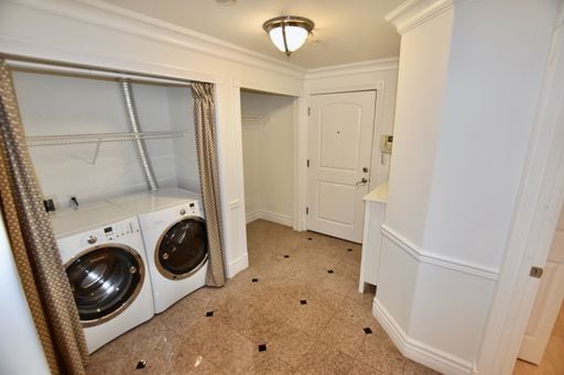 Building Photo - Capitol Hill 2 Bedroom w/ Incredible Views! Available Now!