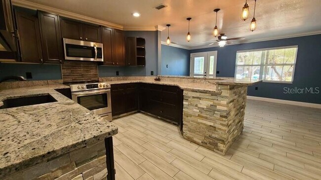 Building Photo - 1742 Cardinal Dr