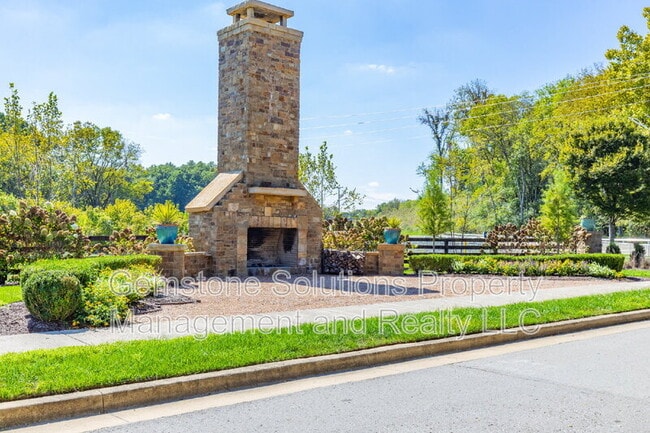 Building Photo - 1050 Nolencrest Dr