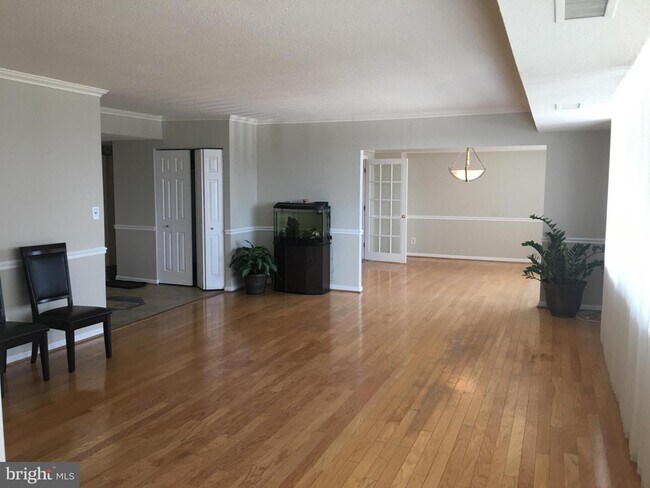 Building Photo - 3713 S George Mason Dr