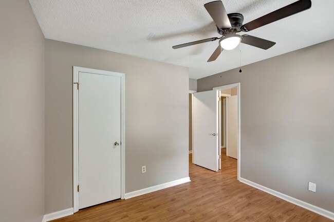 Building Photo - MOVE IN SPECIAL! Two Bedroom Pet-Friendly Unit in Gadsden Acres!