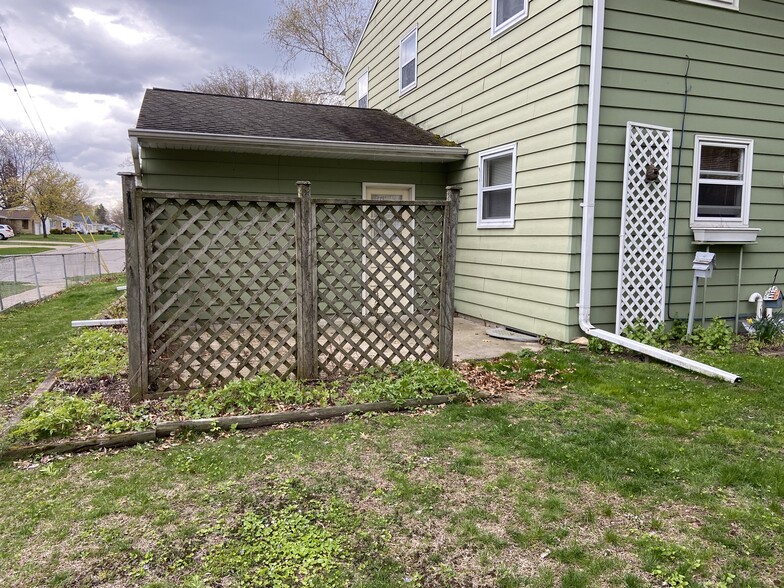 Building Photo - 1400 Katers Dr