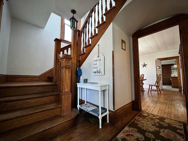 Building Photo - 170 E Main St