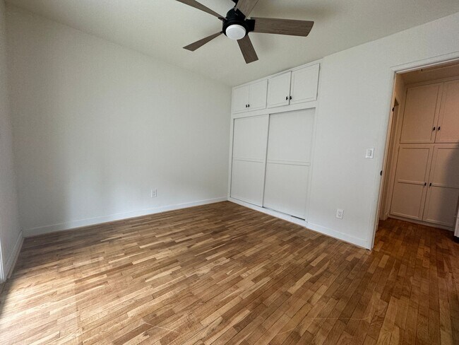 Building Photo - 2 Bedrooms, 1 Bath, Garage, Washer and Dryer Hookups