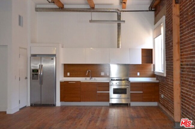 Building Photo - 712 S Santa Fe Ave