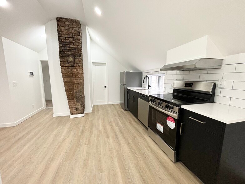 Building Photo - 165 W Main St