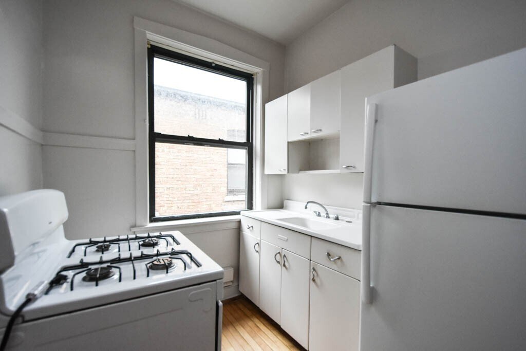 Building Photo - 805 Dempster St
