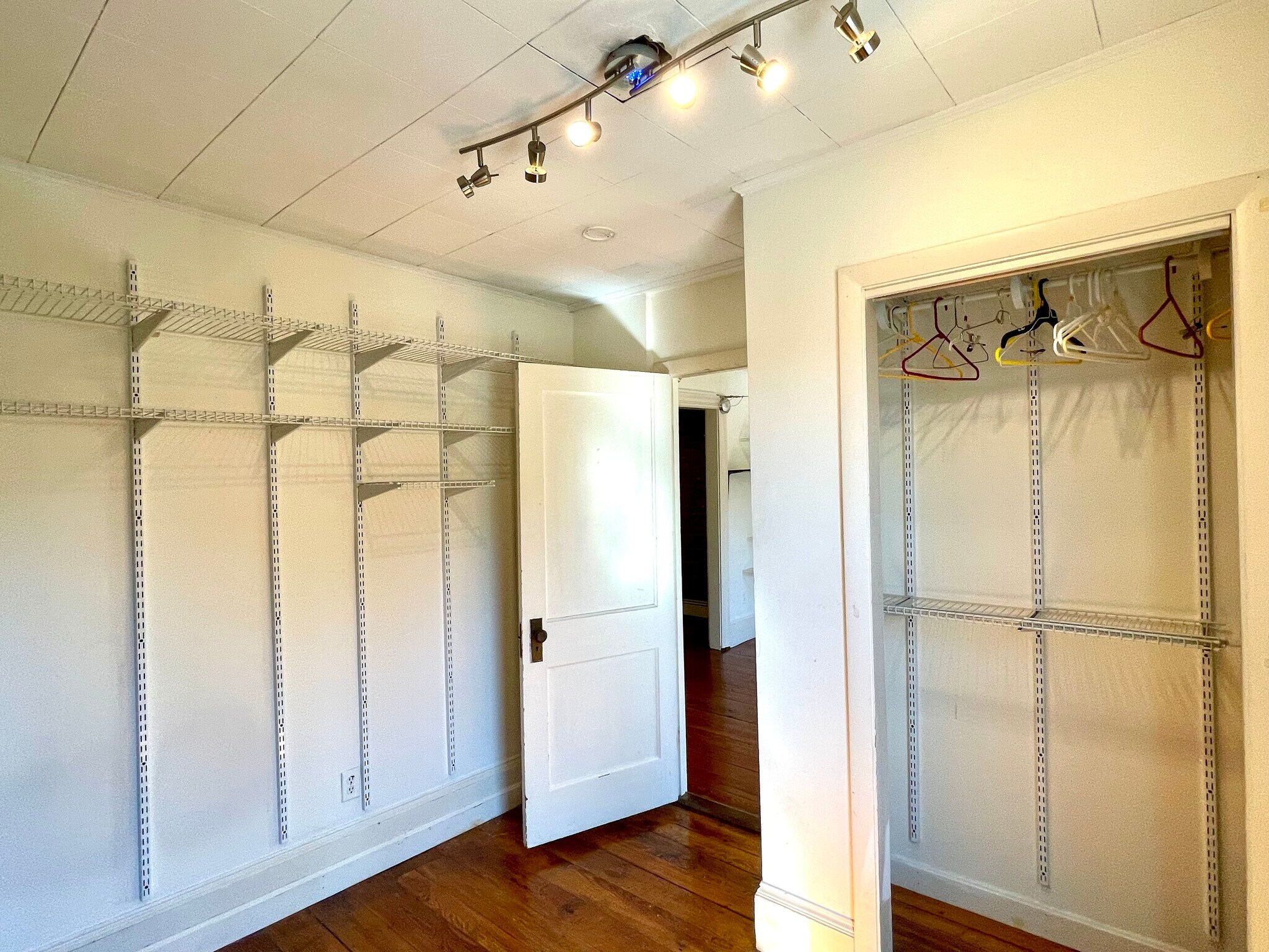 Building Photo - 14 Mead St